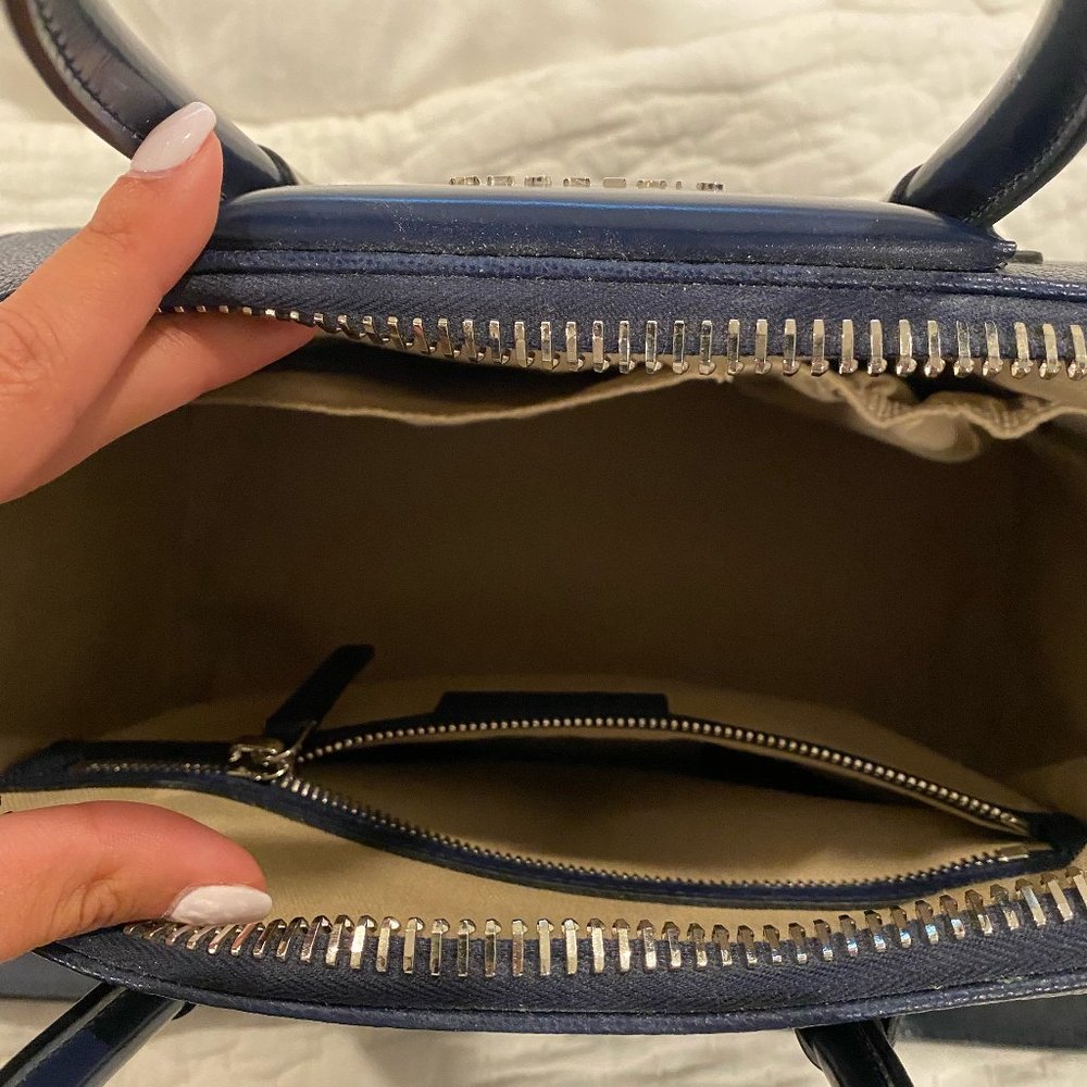 GIVENCHY NAVY SMALL ANTIGONA BAG MINT CONDITION - Picture 3 of 7